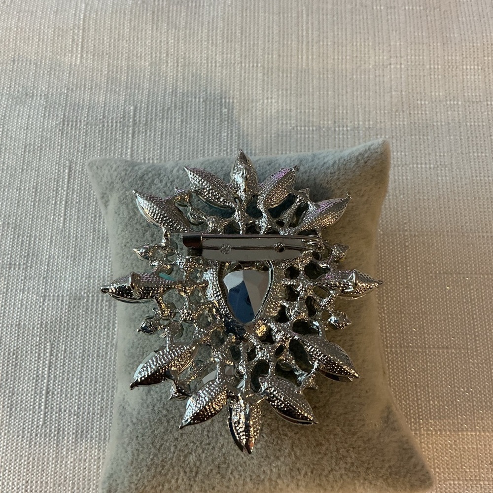 Deep Teal and Rhinestone Silver Tone Brooch - Picture 2 of 2